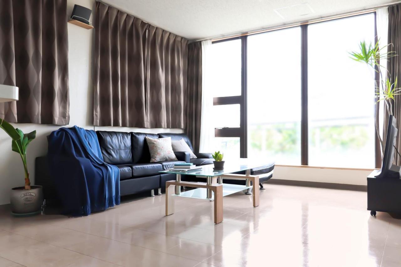 Condominium Hotel Mihama Upi Chatan Exterior foto